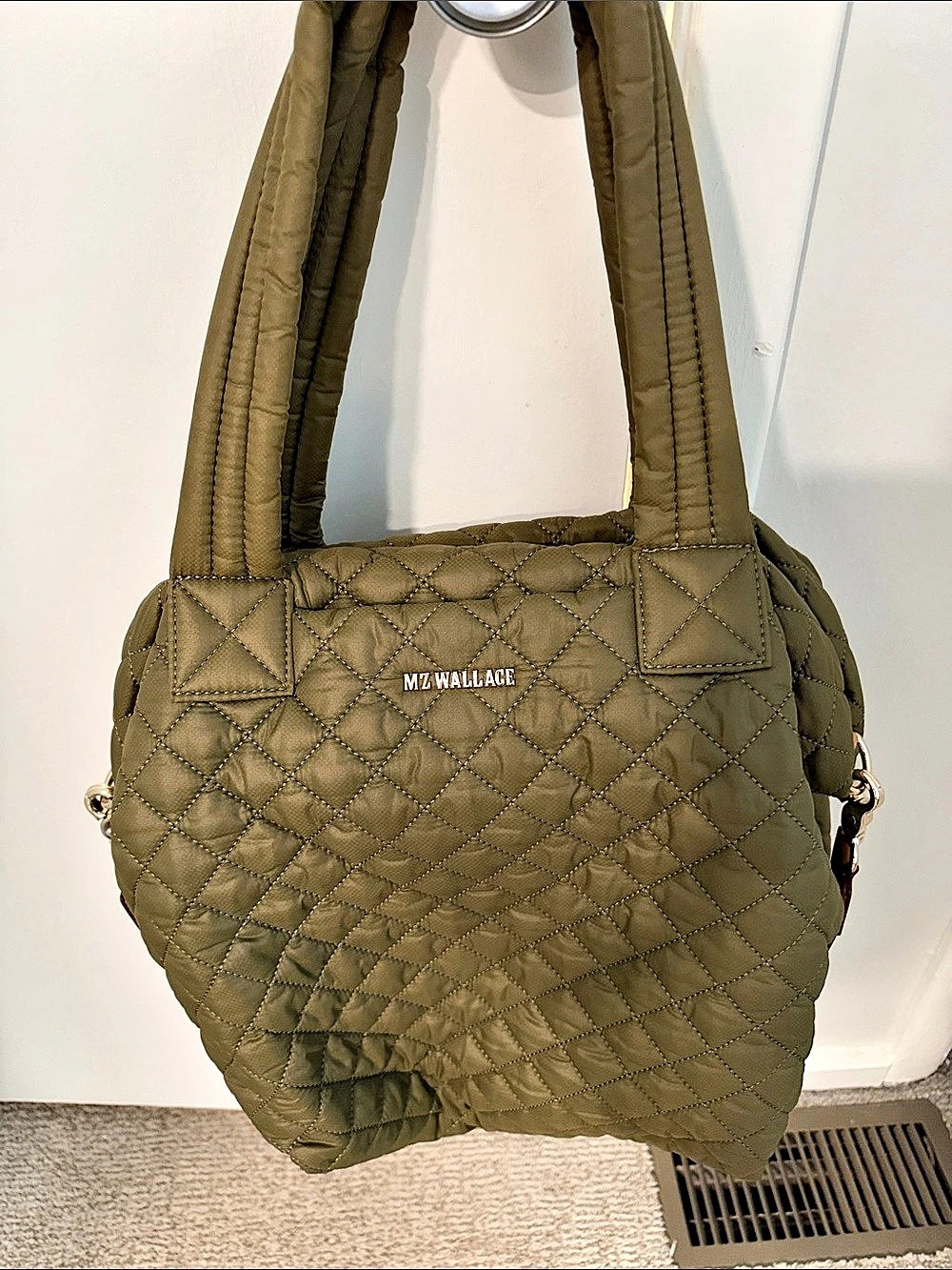 MZ Wallace Medium Sutton Deluxe Shoulder Bag in Green. Great condition